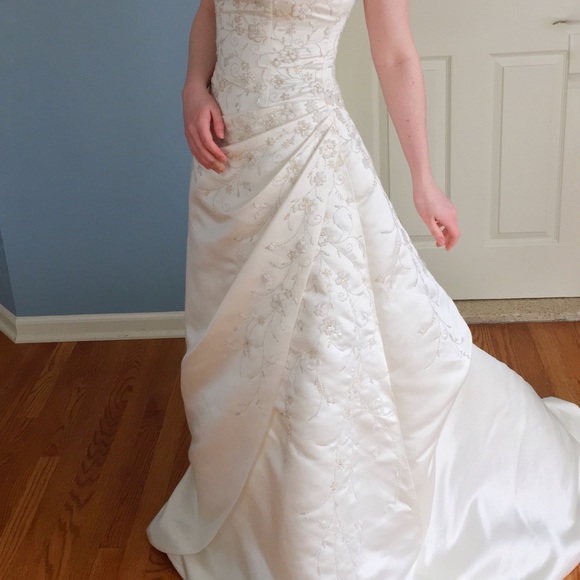 DEMETRIOS RN 98249 WEDDING DRESS - Picture 4 of 11